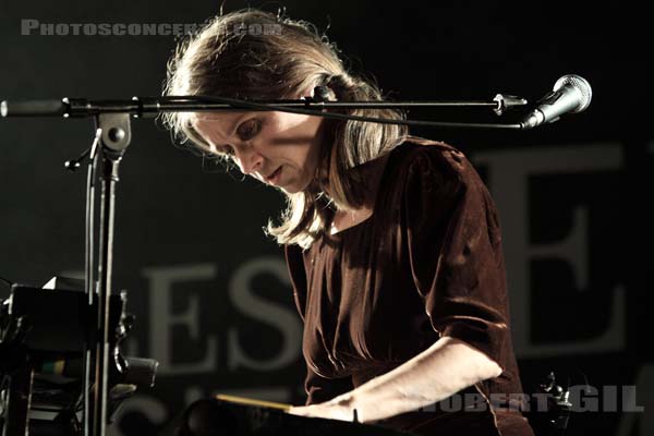 JUANA MOLINA - 2009-04-20 - PARIS - La Maroquinerie - 